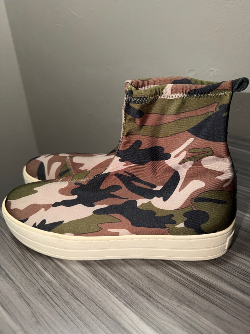 J/Slides Camo Platform Ankle Sneakers Size 9, NWOT